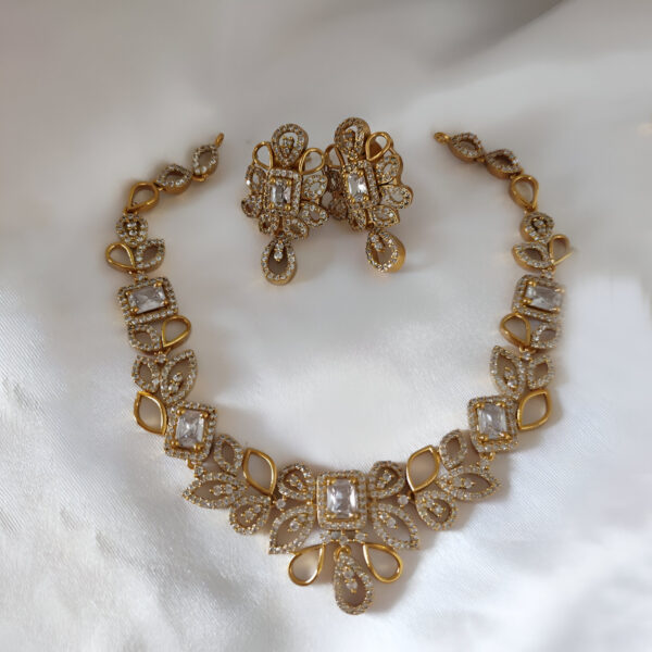 Floral Design Neckpiece