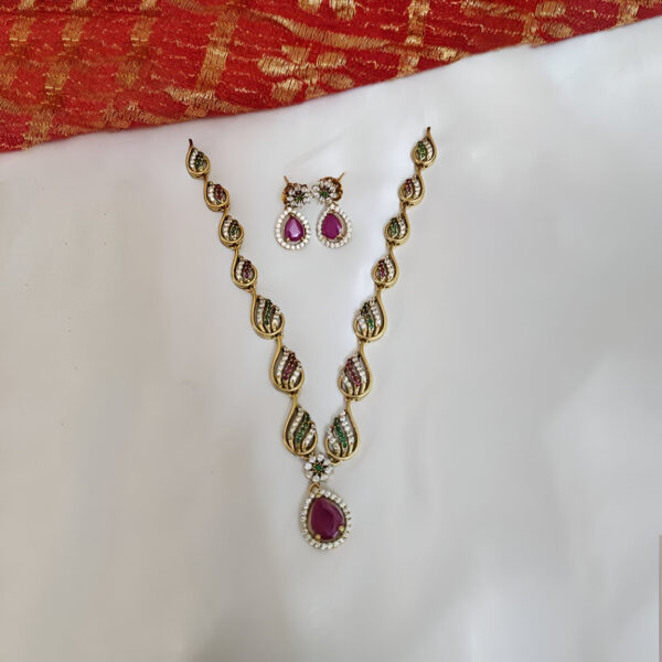 Simple Elegant Neckpiece