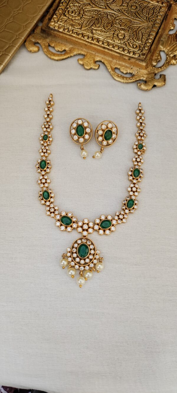 Uncut Stone Neck Green