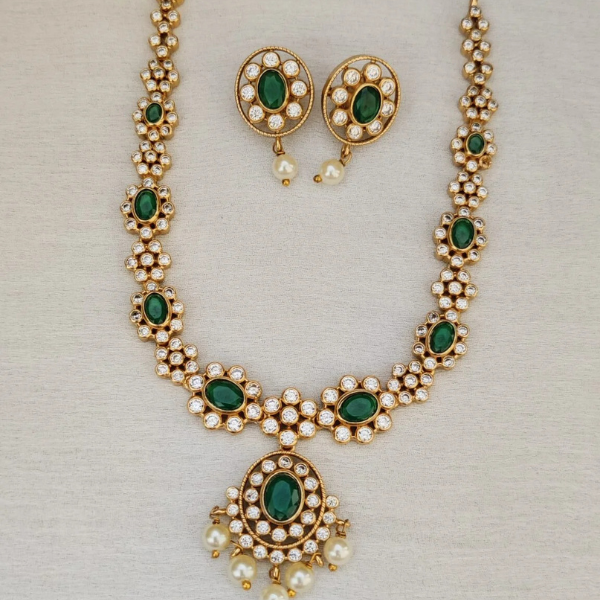 Uncut Stone Neck Green