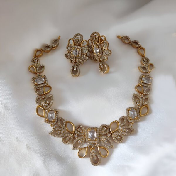 Floral Design Neckpiece